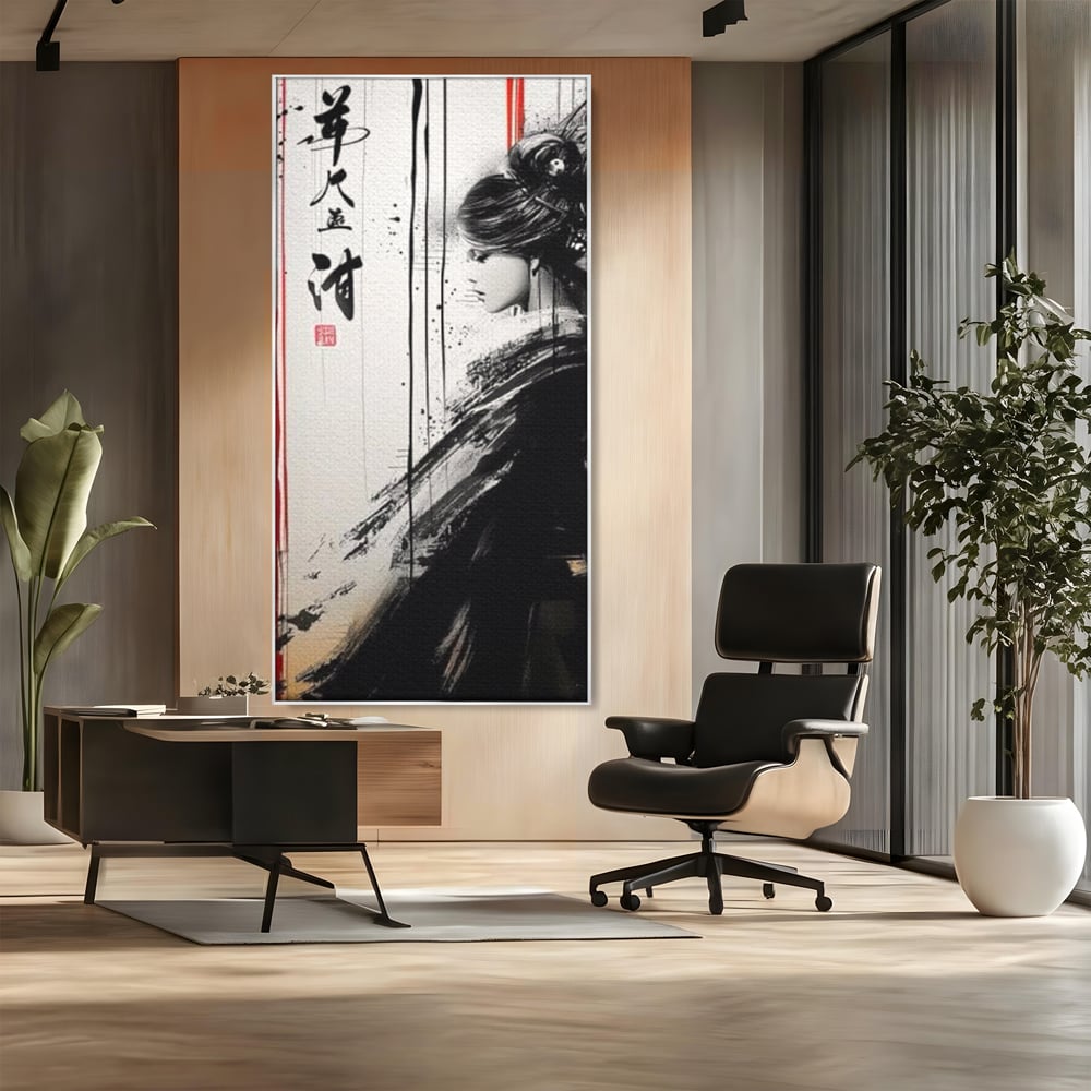 Tablou canvas cu tablou vertical cu gheisa in tus, in rama de aluminiu argintiu, pe perete intr-un birou